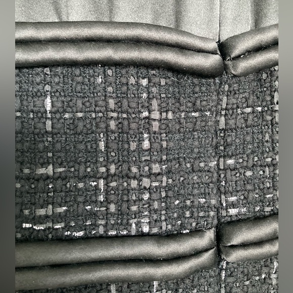 CHANEL BLACK
WHITE RIBBON LOGO TWEED
SILK MINI DRESS 42 - Picture 11 of 12